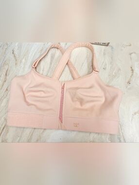 SHEFIT Front-Zip Support Bra in Light Pink